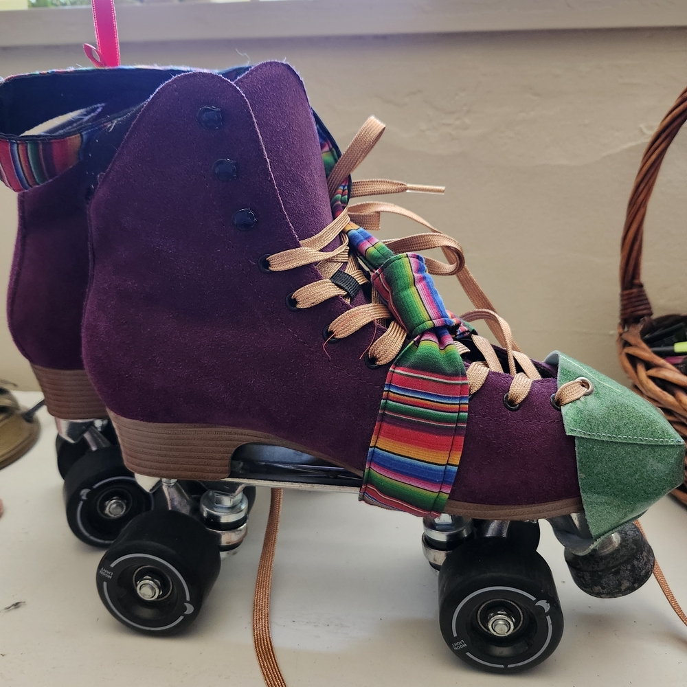Amethyst Purple Moonlight Roller Skates  Size 9/43